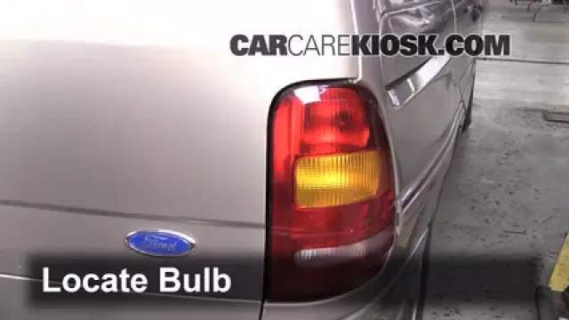 1996 Ford Windstar GL 3.8L V6 Éclairage Feu stop (remplacer ampoule)
